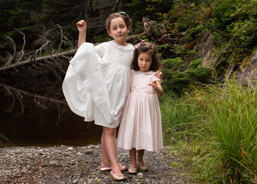 Deux petites filles en robe